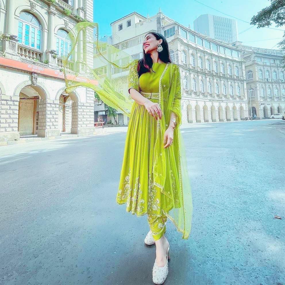 madhuri-mehek-anarkali